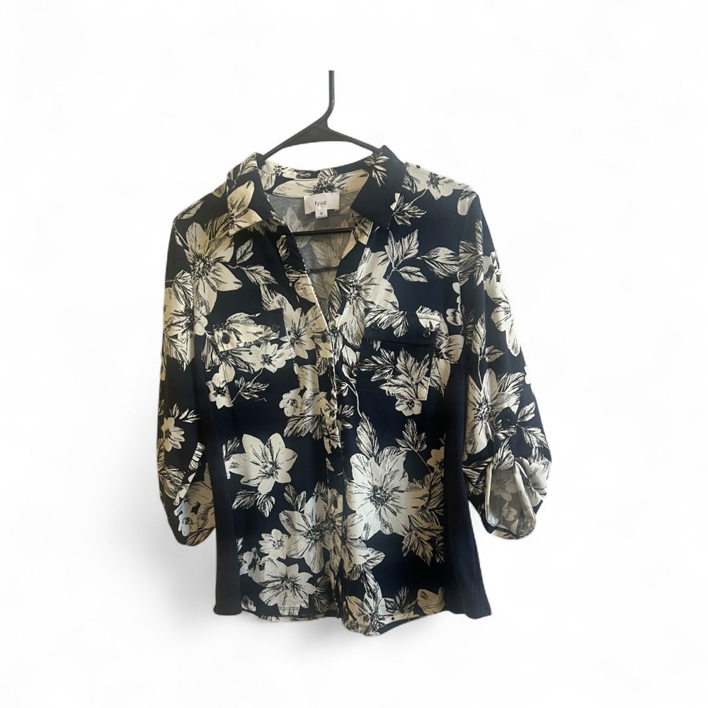 Fyve Navy White Floral Roll Tab Sleeve Ribbed Side Panel Blouse Medium